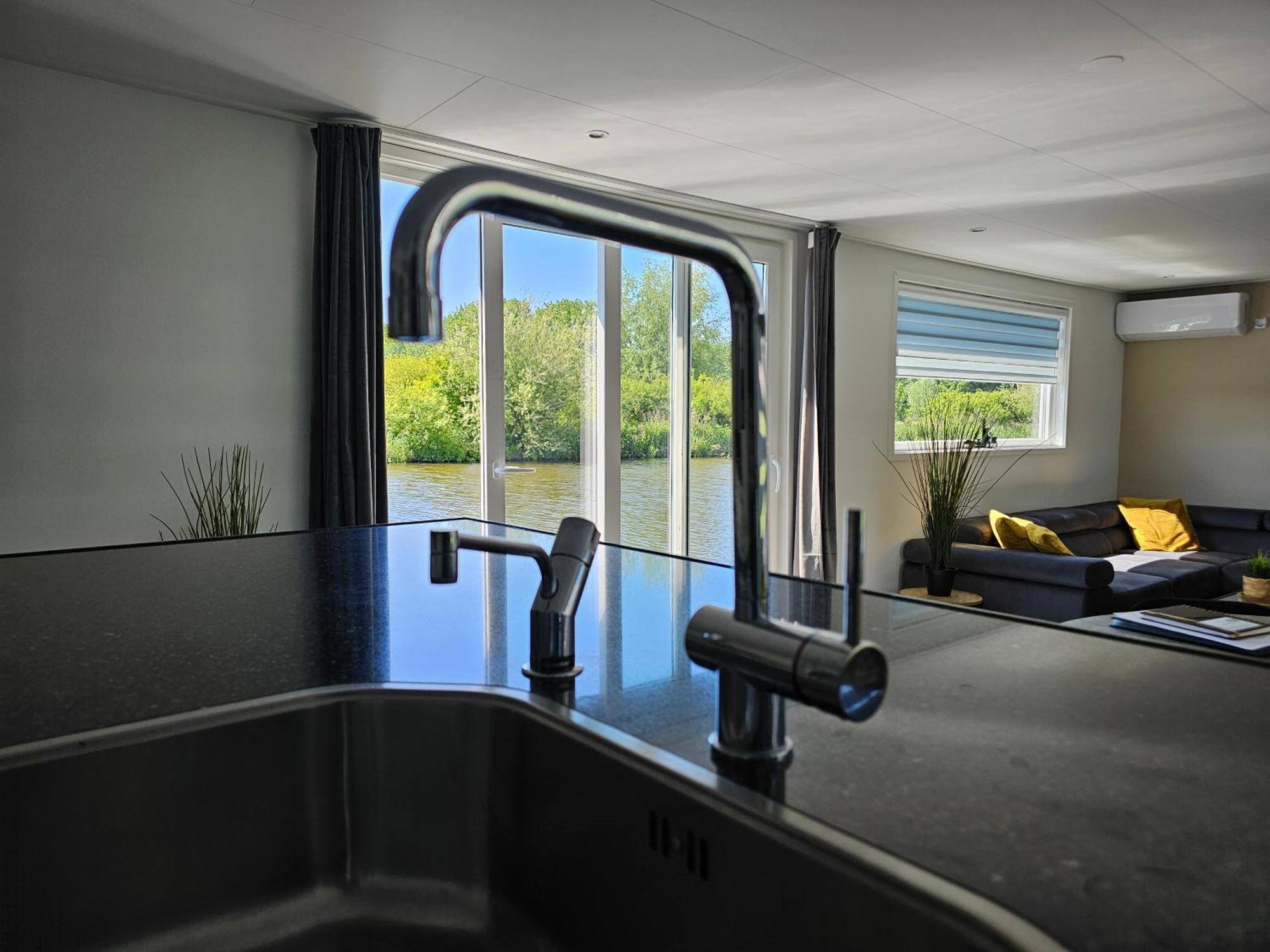 Luxe Woonboot In De Natuur Evt Met Console Bootje! Leeuwarden Extérieur photo