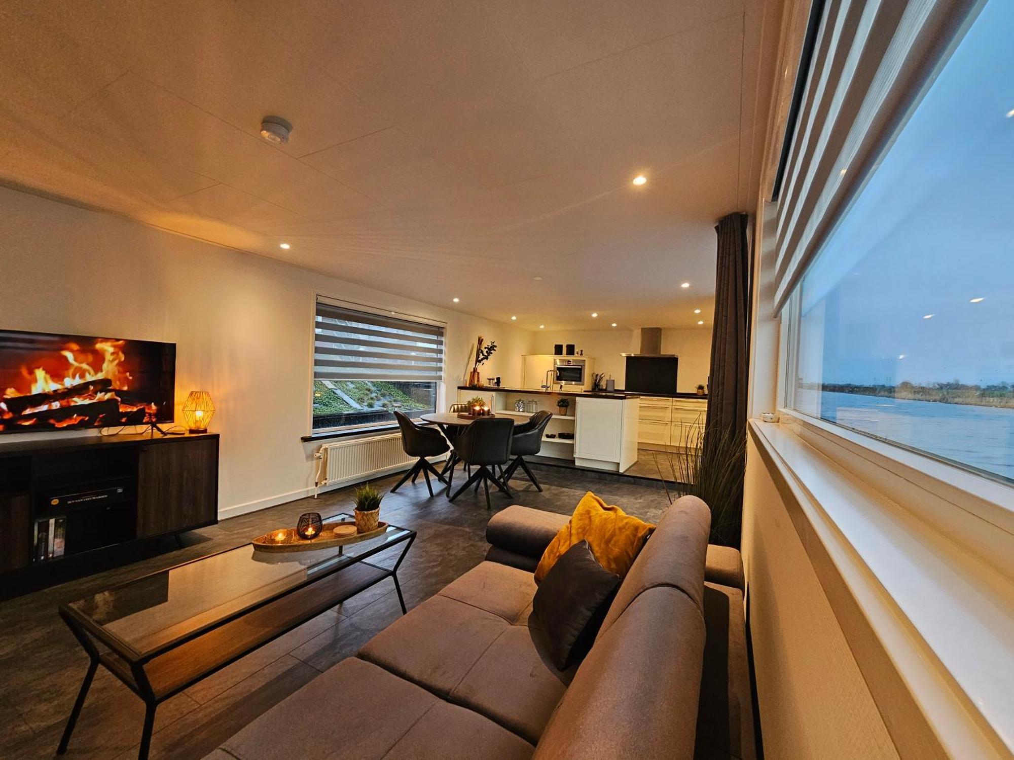 Luxe Woonboot In De Natuur Evt Met Console Bootje! Leeuwarden Extérieur photo